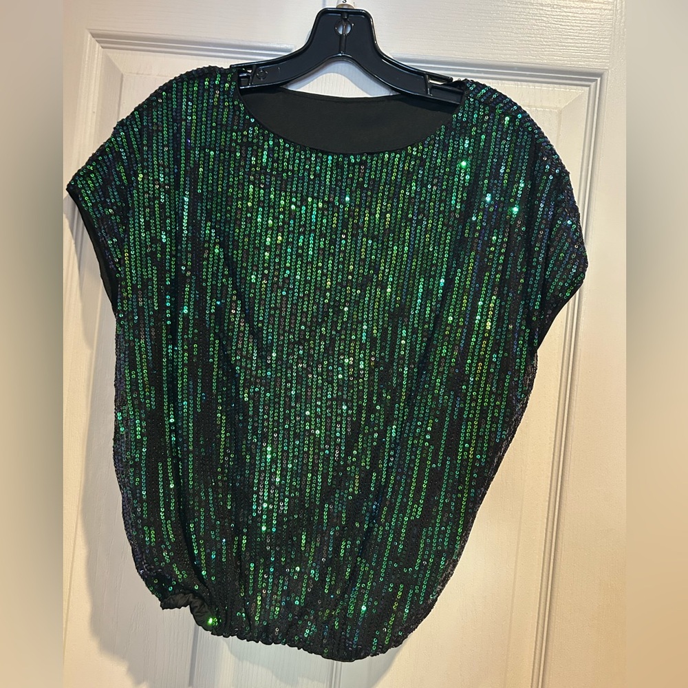 Batwing sleeve sequence top size small